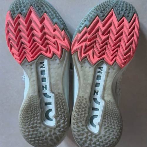 幾乎全新的42碼耐克AirZoom男士運動鞋