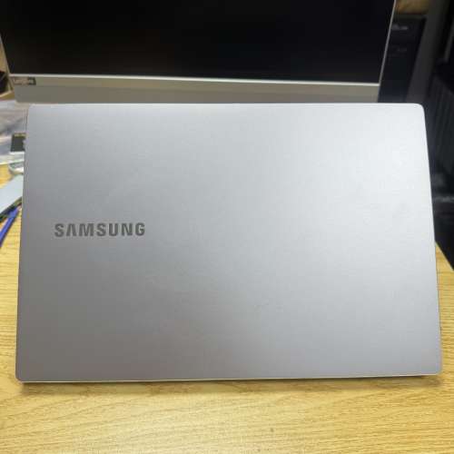 [全金屬] Samsung 7 NP730XBE (8代 4核 i5 / 13.3" 全高清 / Win 11 / 永久Office ...