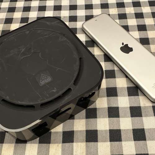Apple TV Series A1842 4K 機頂盒 32G記憶體 行貨 95%新 只機面部和底部有輕微花痕 ...