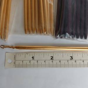 一手100枝金屬原子筆有鏈可做吊件用，長約4.5寸。多年前從從德國進口，需自行更換筆...