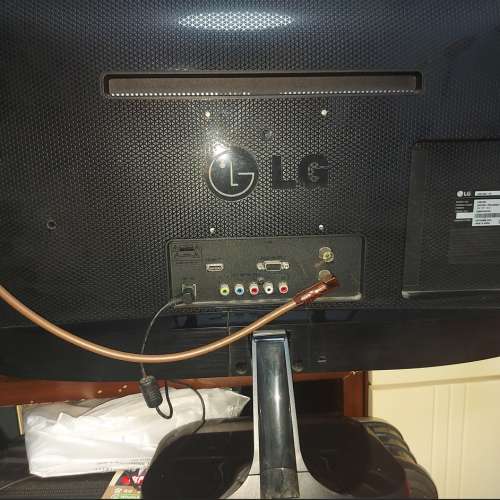 屯門良景輕鐵站交收 LG 個人電視 24MT46 24吋 LED 數碼電視 連遙控及底座
