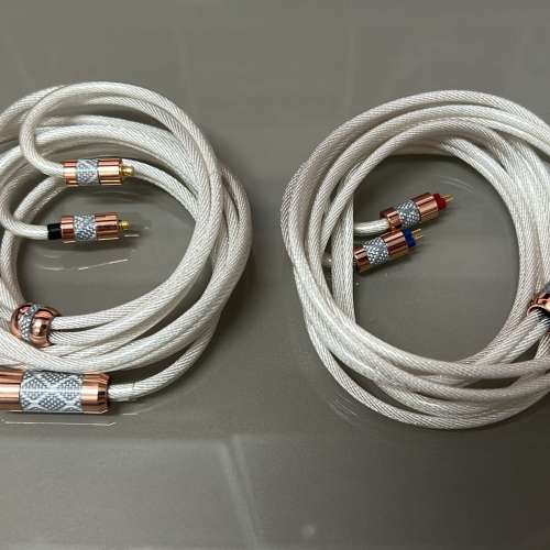 (耳機線名:白羊座 Aries)由3款金屬組成(金銀銅)，使用美國CAMPFIRE最新技術，線芯平...