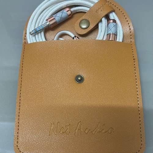 (耳機線名:白羊座 Aries)由3款金屬組成(金銀銅)，使用美國CAMPFIRE最新技術，線芯平...