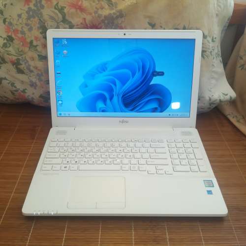 Fujitsu Lifebook AH556