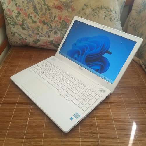 Fujitsu Lifebook AH556