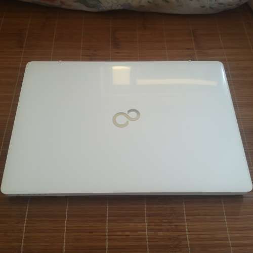Fujitsu Lifebook AH556