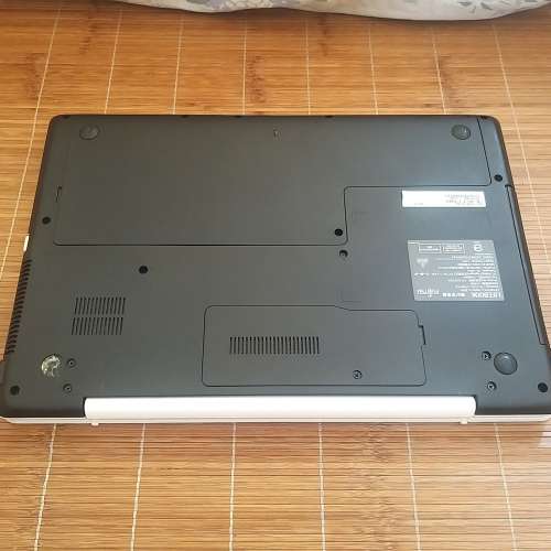 Fujitsu Lifebook AH556