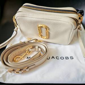 MARC JACOBS 真皮肩帶包包 （M0014592 106）