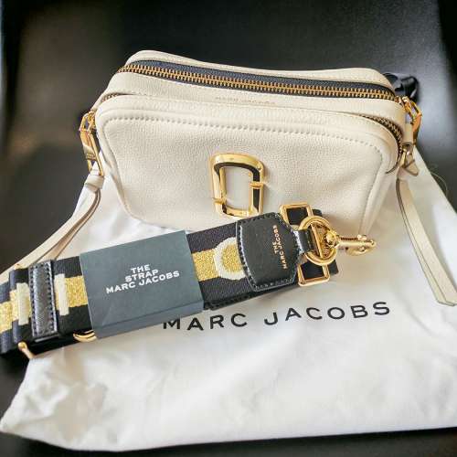 MARC JACOBS 真皮肩帶包包 （M0014592 106）