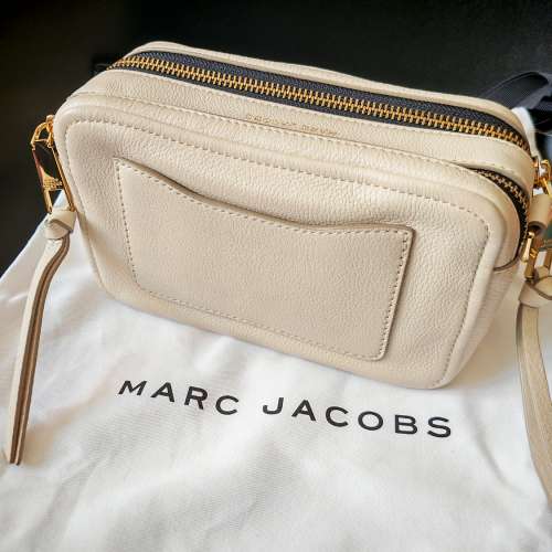 MARC JACOBS 真皮肩帶包包 （M0014592 106）