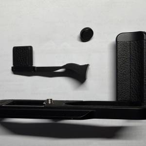 JCC Leica Q3 Black Camera and Thumb Grip with Shutter Button