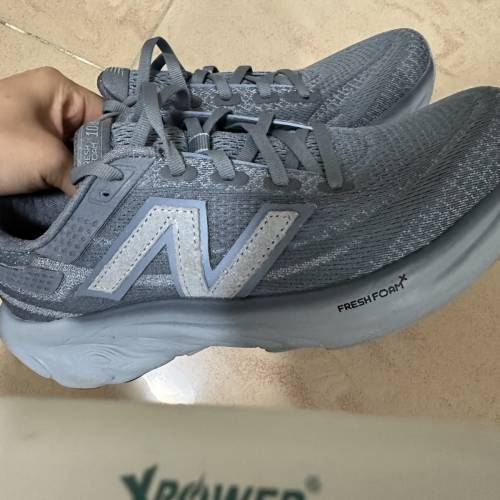 New balance 9成新有盒藍色