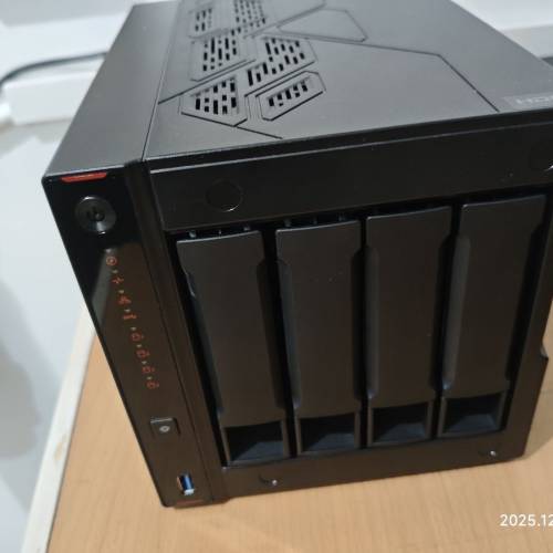 Asustor NAS AS5404T 新買無耐