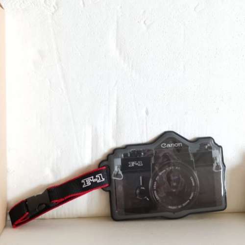 全新 Canon相機帶  F1相機行李牌, 95%新 16-35mm 鏡頭模型手指 usb Drive （8GB容量）