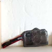 全新 Canon相機帶  F1相機行李牌, 95%新 16-35mm 鏡頭模型手指 usb Drive （8GB容量）