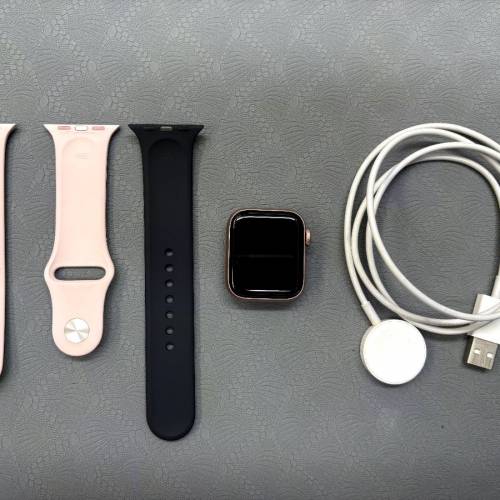 九八成新二手Apple Watch SE金色。