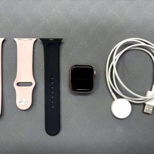 九八成新二手Apple Watch SE金色。