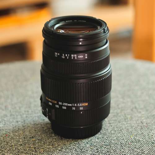 Sigma 50-200mm f/4-5.6 DC OS HSM Lens for Canon EF Mount Telephoto 望遠鏡頭