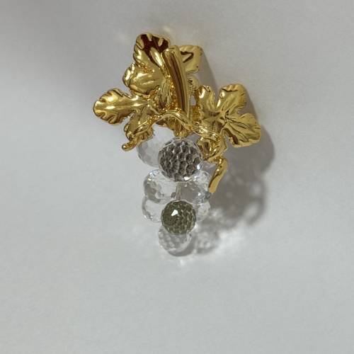 SWAROVSKI 施華洛世奇金色葡萄造型胸針