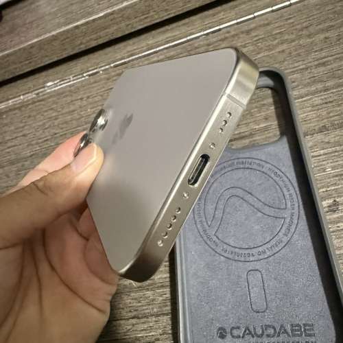 99新iPhone 15pro 256gb,港行雙卡，完美冇花，冇修冇拆，所有原裝，電池健康度86，...