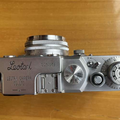 Leotax F body+Canon 28mm f/2.8 旁軸機 L39鏡頭(另議)