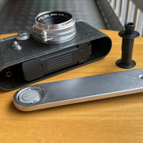 Leotax F body+Canon 28mm f/2.8 旁軸機 L39鏡頭(另議)
