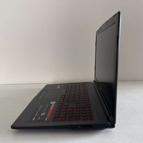 Hold（msi電競筆電 i7 8750h/8g ram/256ssd/GTX1050/1920x1080p）