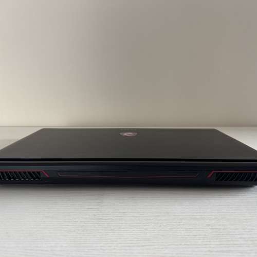 Hold（msi電競筆電 i7 8750h/8g ram/256ssd/GTX1050/1920x1080p）