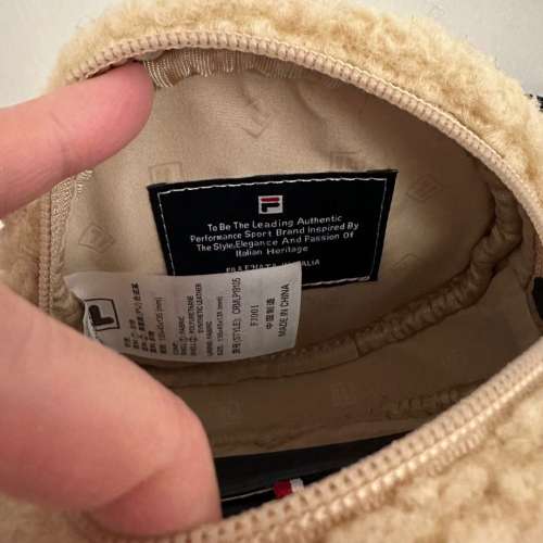 100% NEW - FILA 米色毛絨絨圓形小手提包 斜孭包 男女合用［包順豐智能櫃］