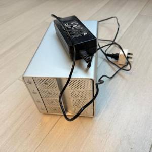 3.5吋硬碟盒支援最大儲存量24TB(共4個)