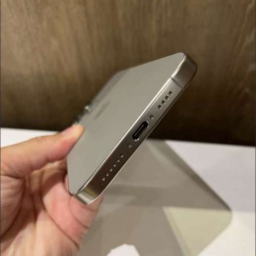 iPhone 15pro max 1TB,港行雙卡極新，電池健康度90，完美冇花，冇修冇拆，所有原裝...