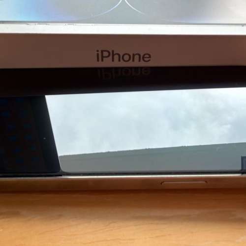 原裝香港行貨14 pro max 128G， 銀色, 長用保護殼同mon貼，冇整過,冇拆過，99%新，...