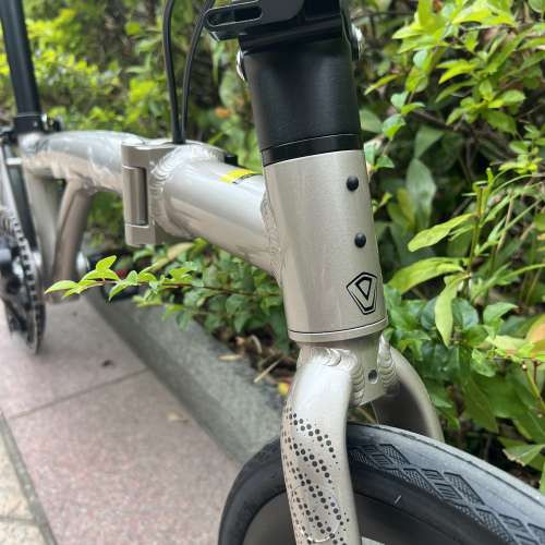 亮光鈦色 JAVA NEO 9速 桶軸碟剎 16吋 349 鋁合金折叠車 （三折叠小布 國布 ）送前...