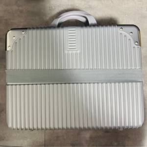 灰色 Hand Carry行李箱