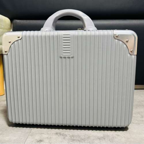 灰色 Hand Carry行李箱