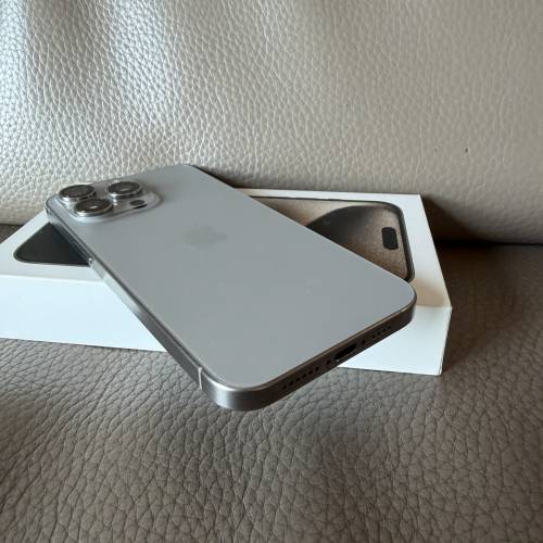 完美無花 香港行貨 iphone 15 pro max 256GB 原色 鈦金屬 Natural Titianium