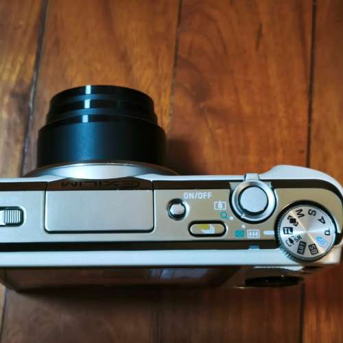 Casio EXILIM EX-ZR800, 18 倍光學變焦、5 軸鏡頭防震、超高速快門防震、RAW檔拍攝...