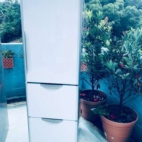 雪櫃 三門 日立珍珠白色 100%正常 九成新以上 305公升 可自動制冰 173CM高 二手電器...