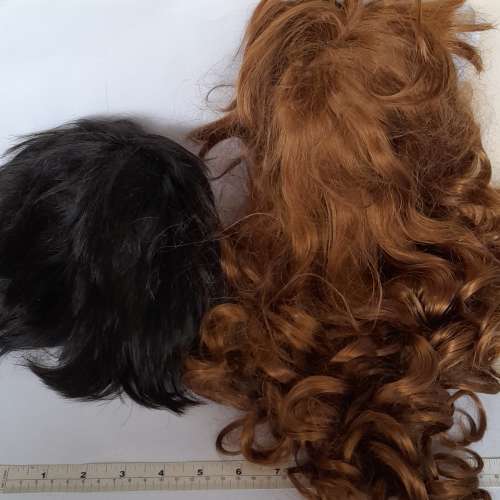 燈箱十乘八乘三吋及二個假髮攝影道具，購置多年好少使用 。三款共售二百五十元。mo...