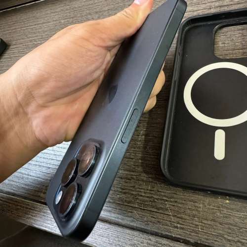 iPhone 15pro 256gb,港行雙卡極新，電池健康度88，完美冇花，所有原裝，所有功能正常...