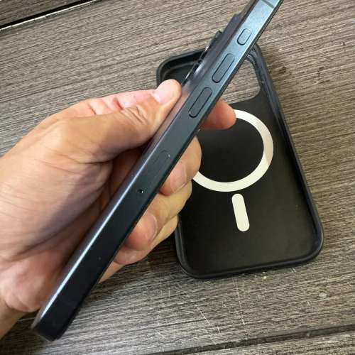 iPhone 15pro 256gb,港行雙卡極新，電池健康度88，完美冇花，所有原裝，所有功能正常...