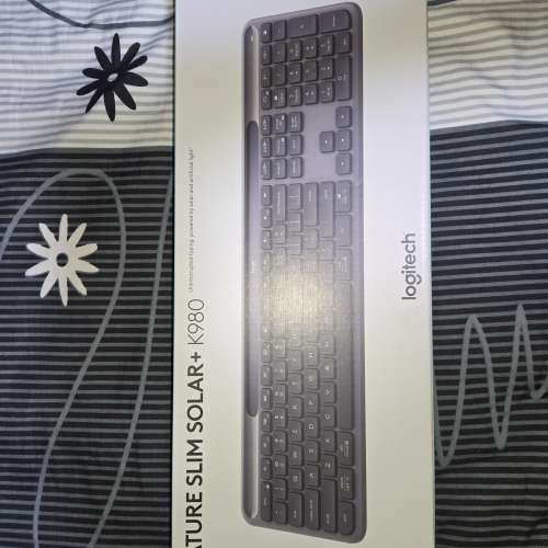 Logitech SIGNATURE SLIM SOLAR+ K980 光能無線鍵盤 (美式英文)