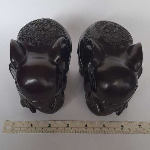 .一對沉香木雕六寸富貴大象.共重約1.5kg。精工雕刻，原價一千元，現售五百元，歡迎...