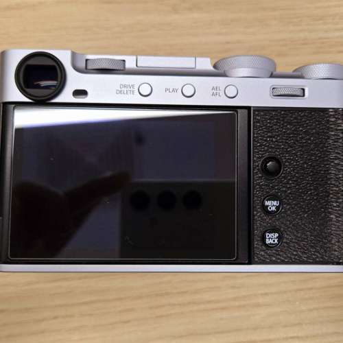 新淨fujifilm x-e5 銀色 淨機身 跟鏡/配件