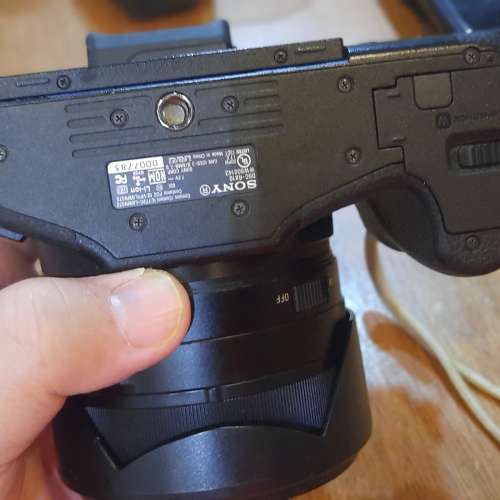 Sony Rx10 1，恒定2.8光圈 24-200mm， 9 成新，2副電，日本Filter。不議另送外置雙...