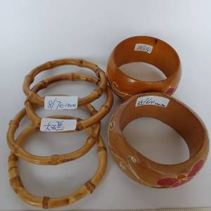 一手六隻 竹及木手鈪 清貨 共售180元， 歡迎出價。no.D1.2.26