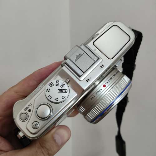 Olympus E-P3 連 17mm f2.8 (連1電 1充, Olympus 半皮套及相機帶