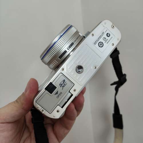 Olympus E-P3 連 17mm f2.8 (連1電 1充, Olympus 半皮套及相機帶