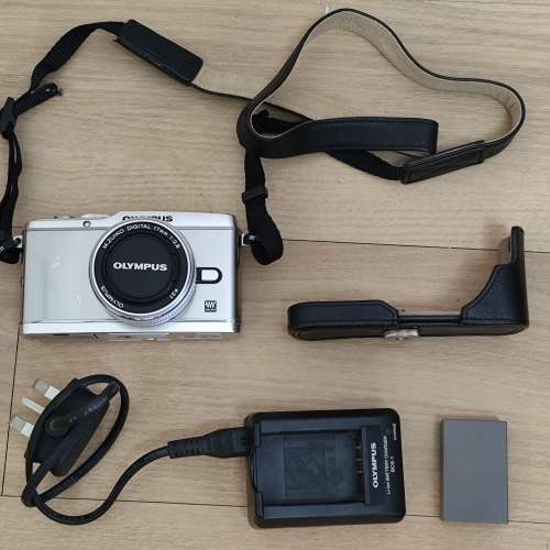 Olympus E-P3 連 17mm f2.8 (連1電 1充, Olympus 半皮套及相機帶