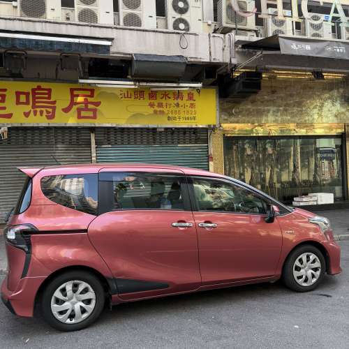 2015 Toyota sienta hybrid